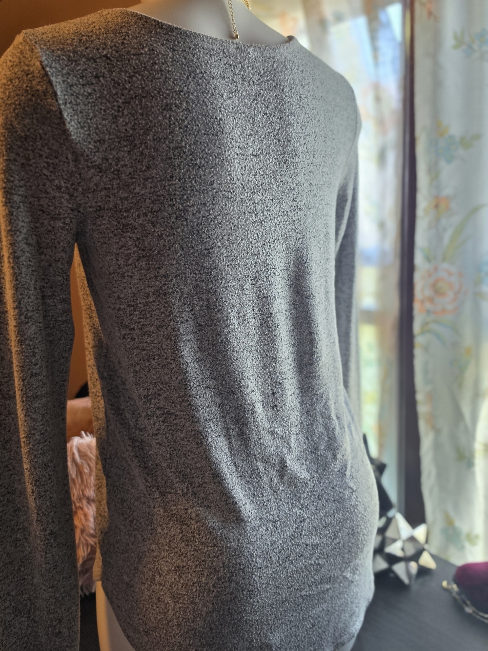 Old Navy Gray Marled Long-Sleeve Crewneck Top - Picture 2 of 3